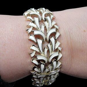 Vintage Coro Pegasus Gold Tone Abstract Link White enamel Statement Bracelet